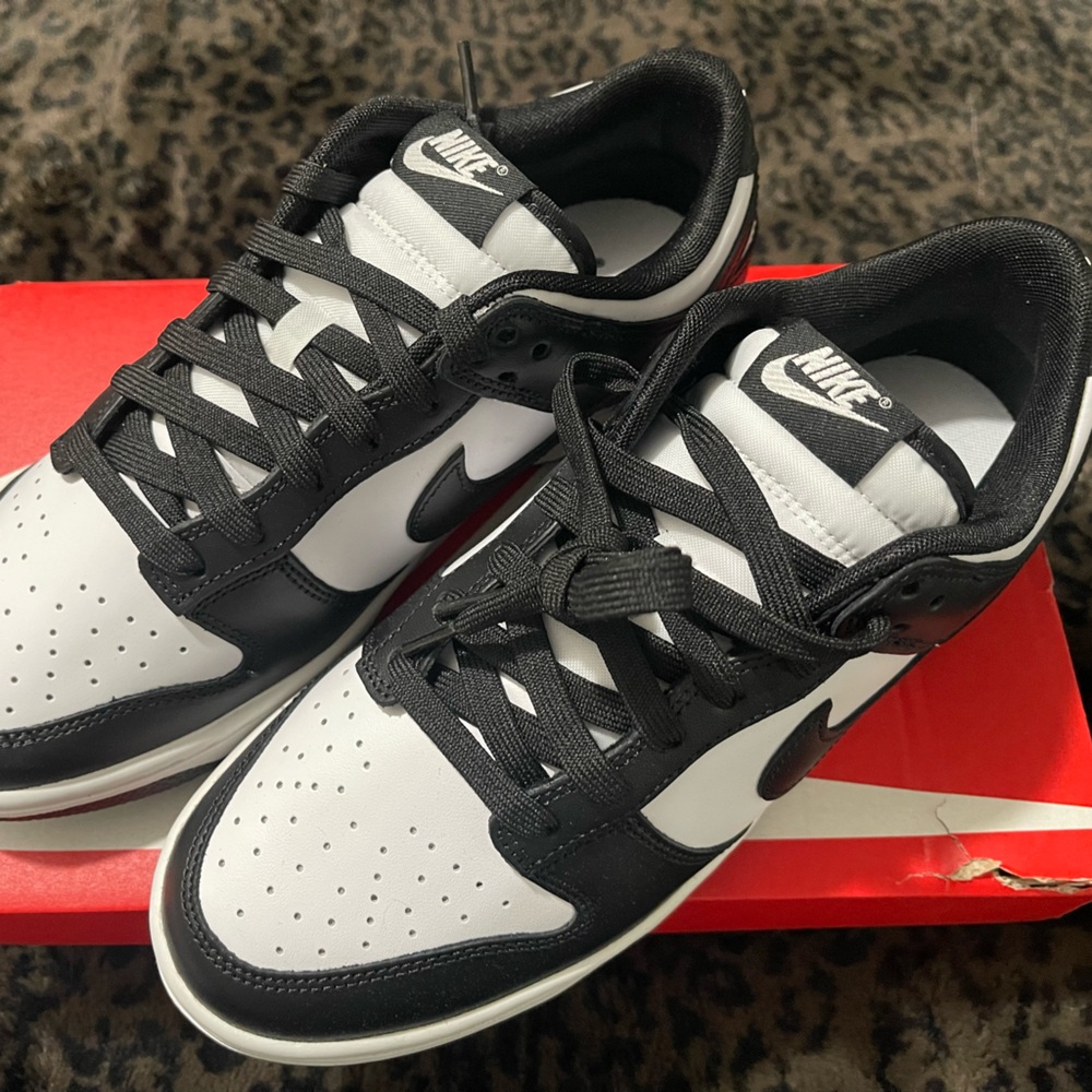 New in box men’s Nike Dunk Low Retro size 8.5